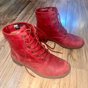 Kodiak Women's Vibrant Red Lace-Up Boots
